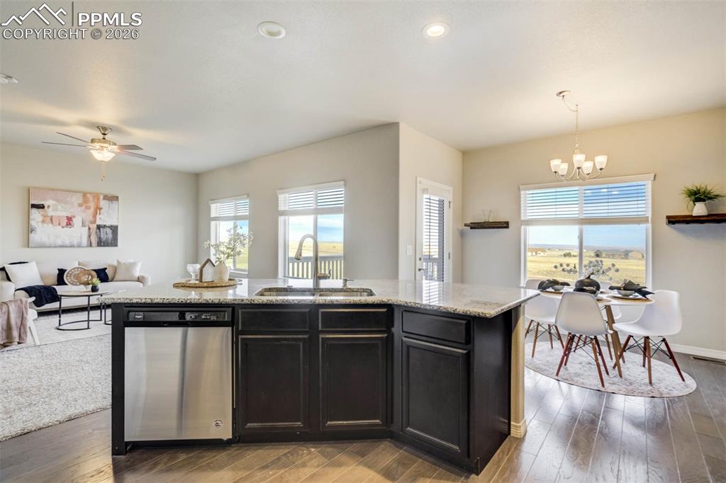 Image 13 of 50: Kitchen