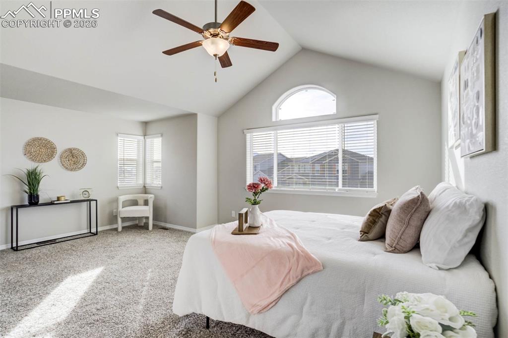 Image 18 of 50: Bedroom