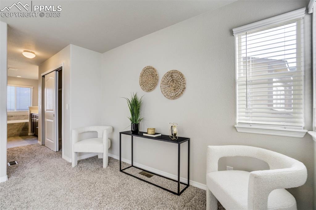 Image 23 of 50: Sitting Room