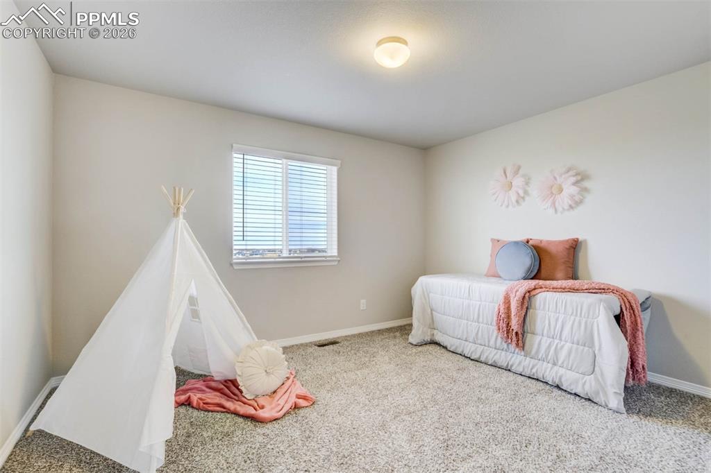 Image 28 of 50: Bedroom