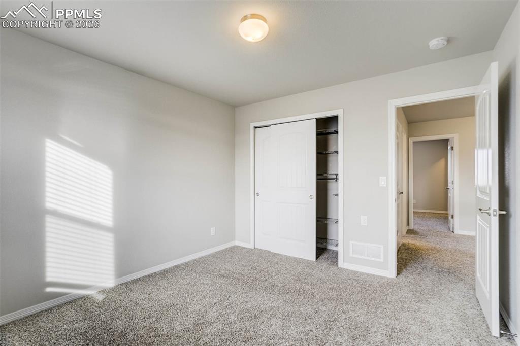 Image 32 of 50: Bedroom