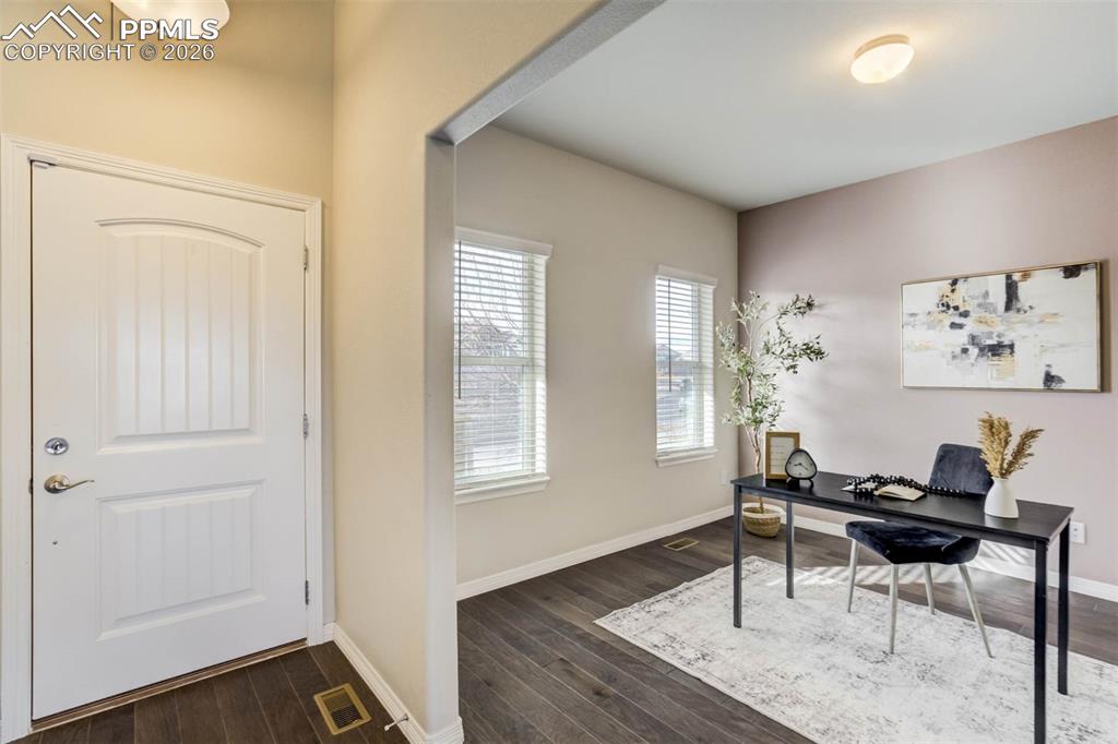 Image 4 of 50: Office