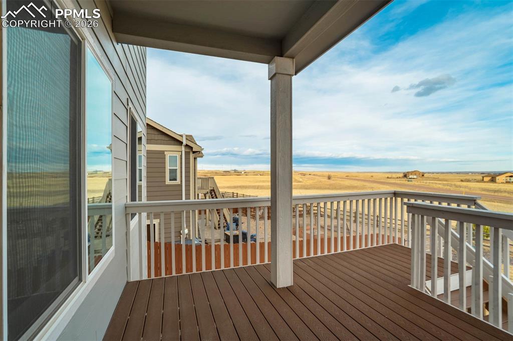 Image 40 of 50: Deck