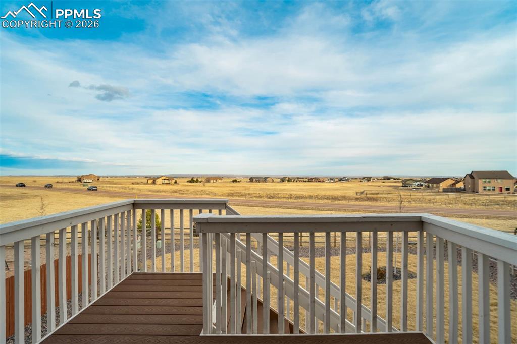 Image 41 of 50: Deck