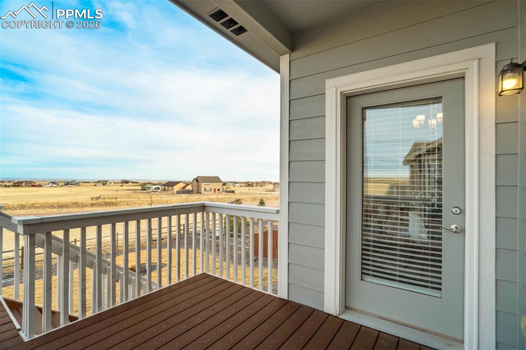 Image 42 of 50: Deck