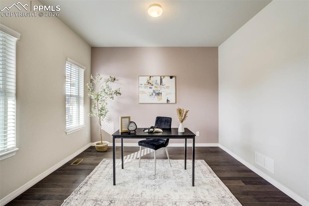 Image 5 of 50: Office