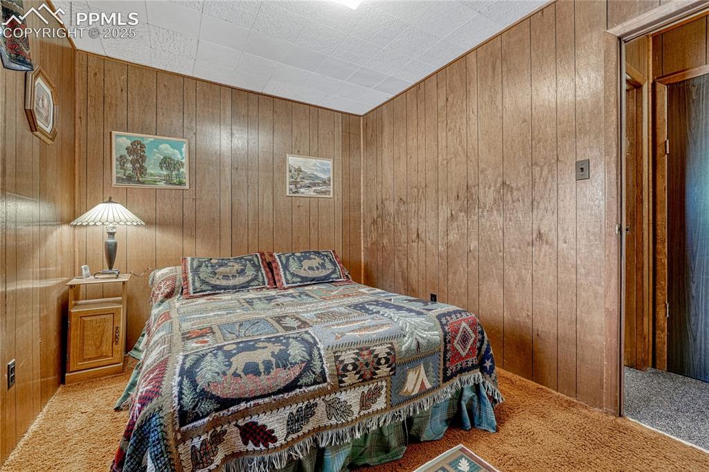 Image 15 of 41: Bedroom