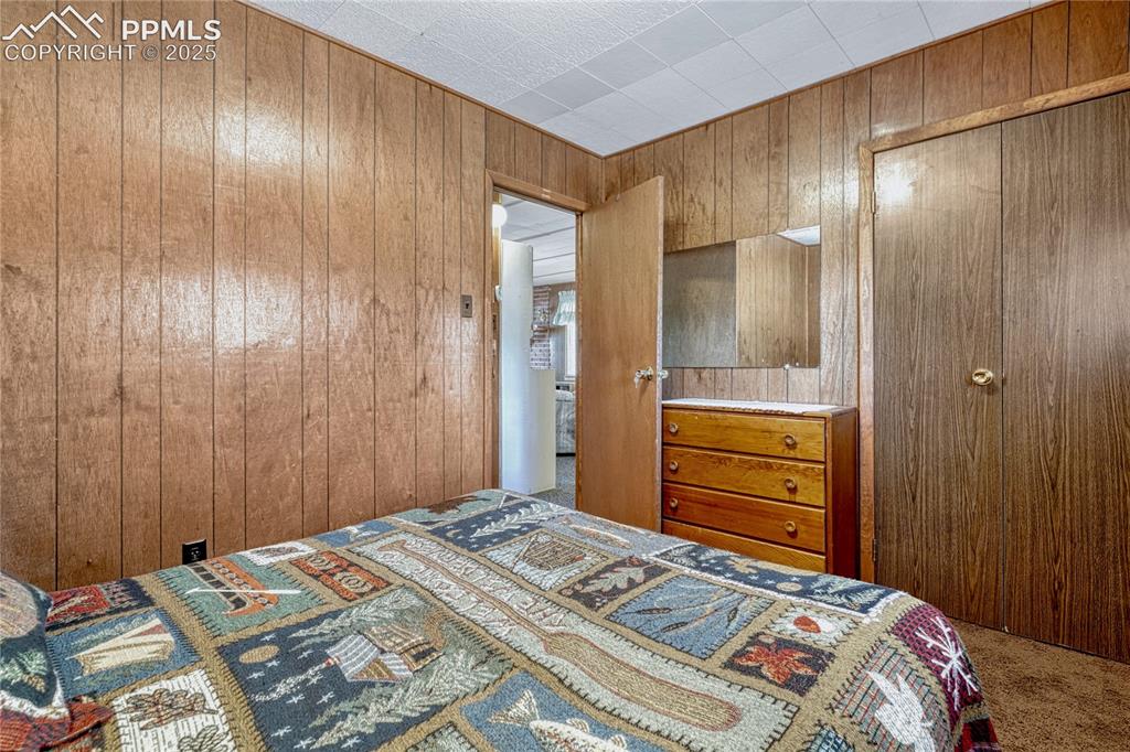 Image 16 of 41: Bedroom