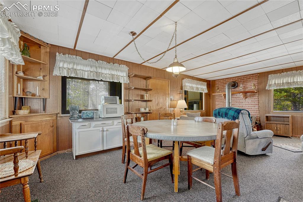 Image 9 of 41: Dining area