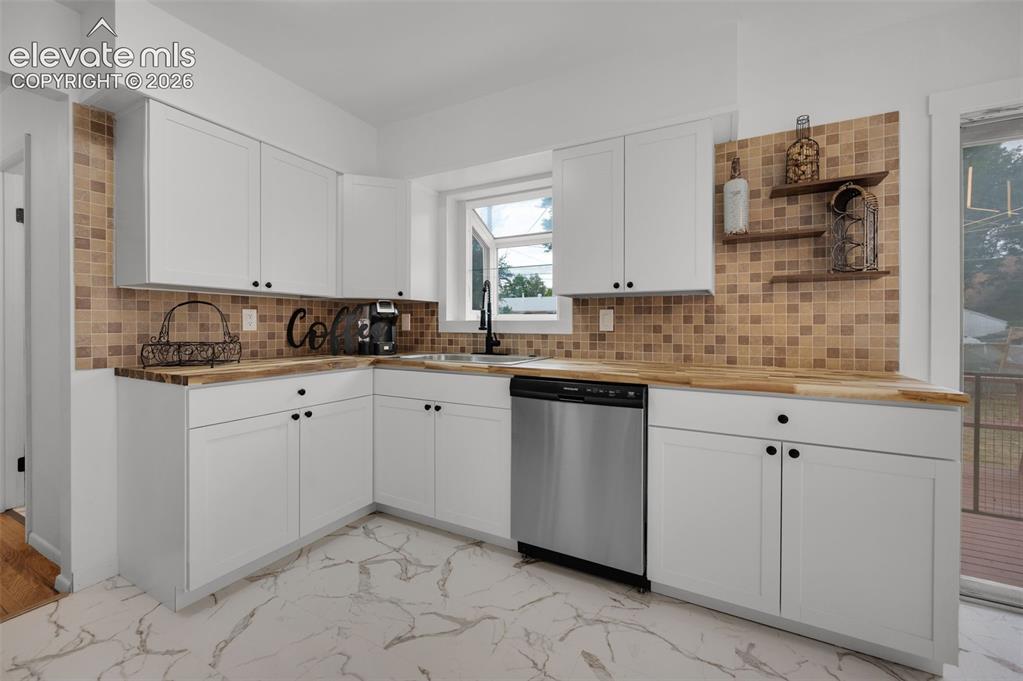 Image 10 of 29: Kitchen