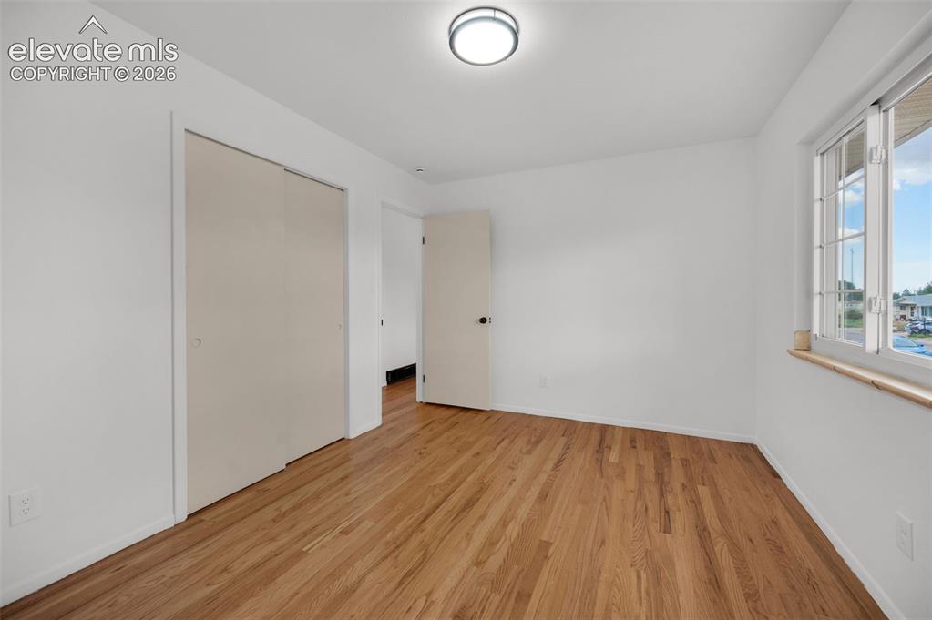 Image 16 of 29: Bedroom