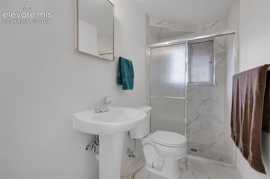 Image 21 of 29: Bathroom