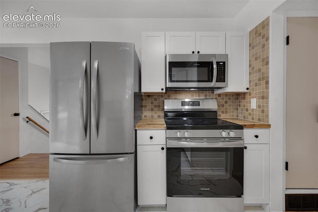 Image 8 of 29: Kitchen