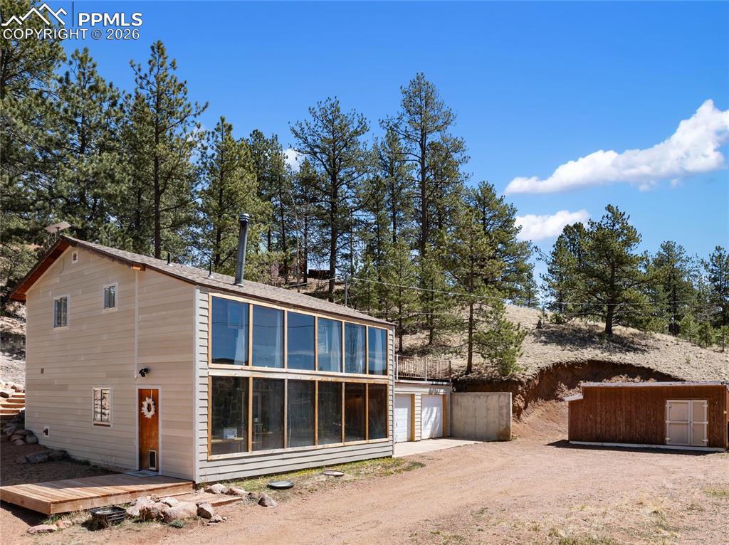 Image 34 of 46: Bedroom