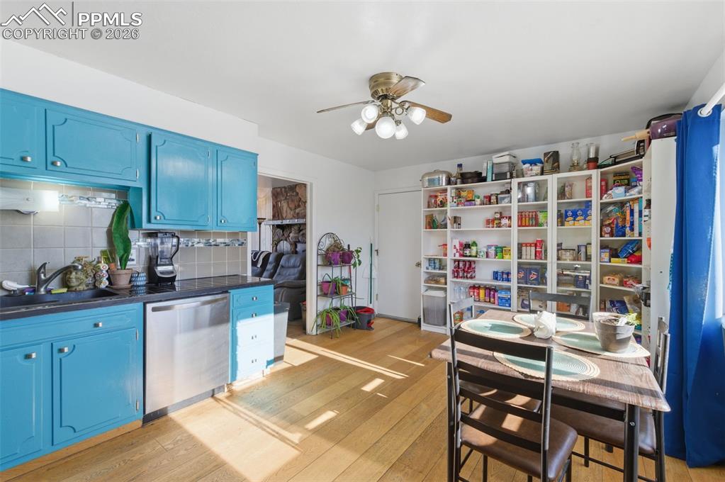 Image 5 of 15: Kitchen