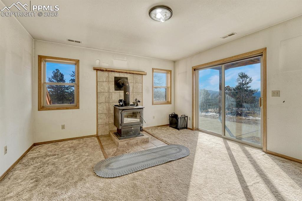 Image 42 of 50: Family room.