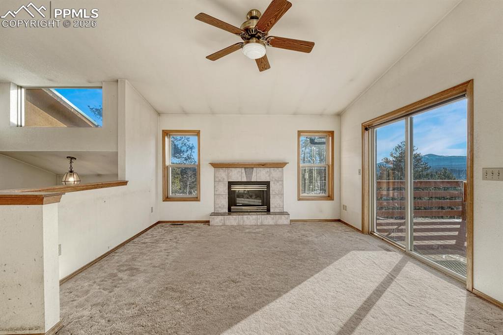 Image 8 of 50: Living Room