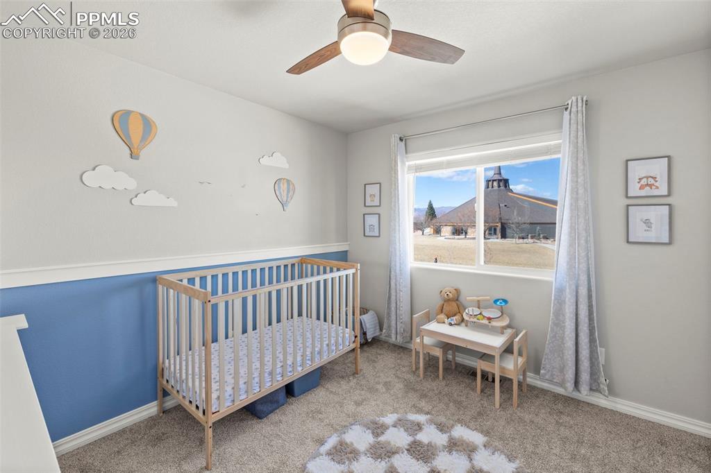 Image 23 of 50: Bedroom