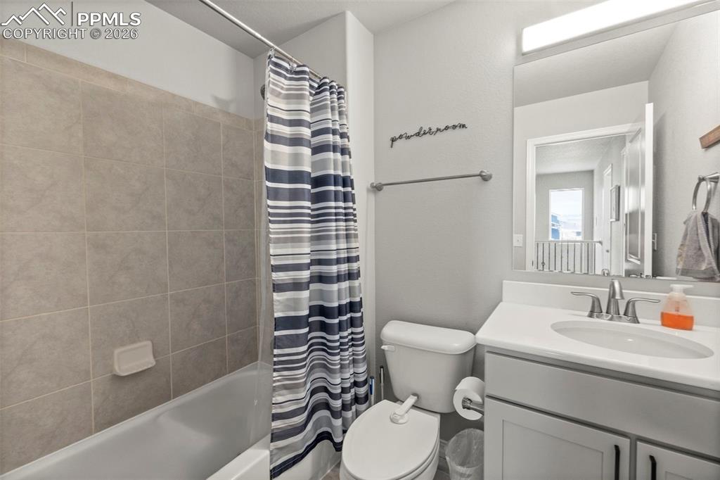 Image 28 of 50: Bathroom