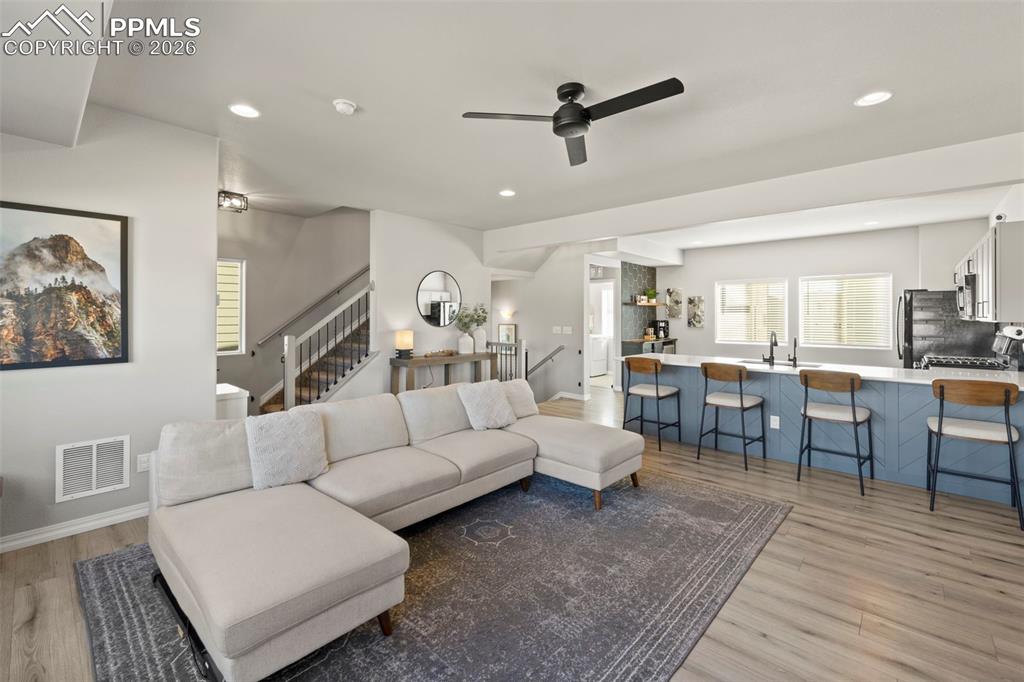 Image 3 of 50: Living Room