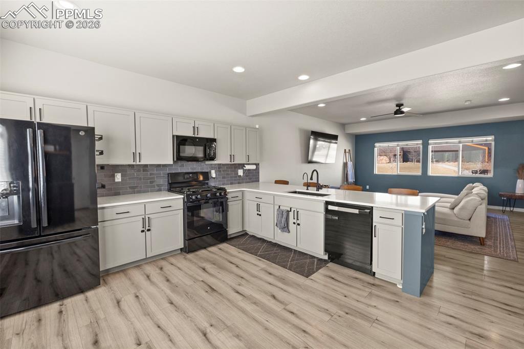 Image 9 of 50: All cabinets have cabinet pull hardware