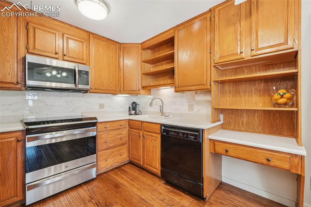 Image 12 of 44: Kitchen