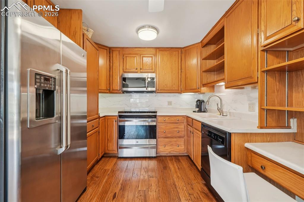 Image 13 of 44: Kitchen