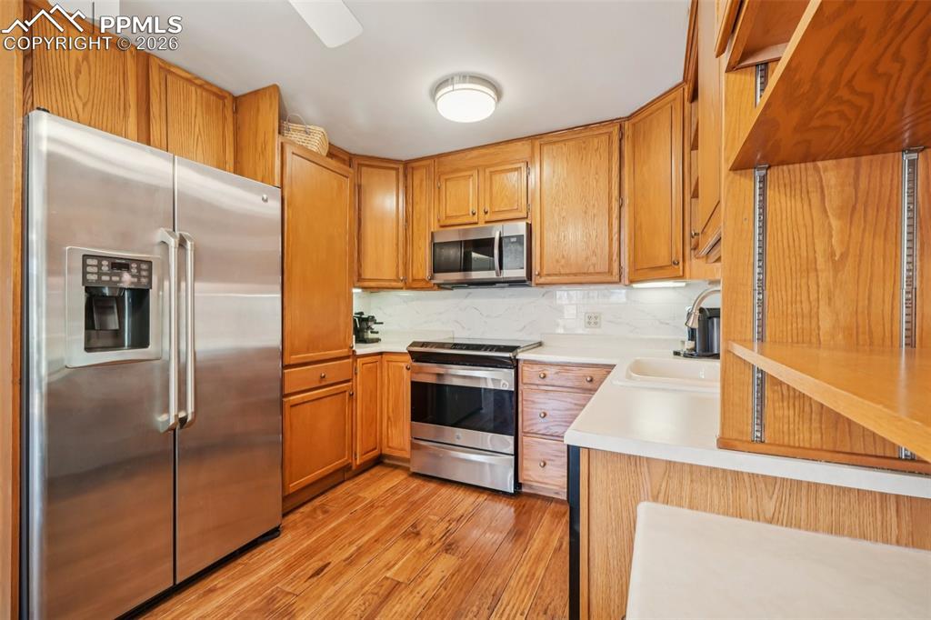 Image 14 of 44: Kitchen