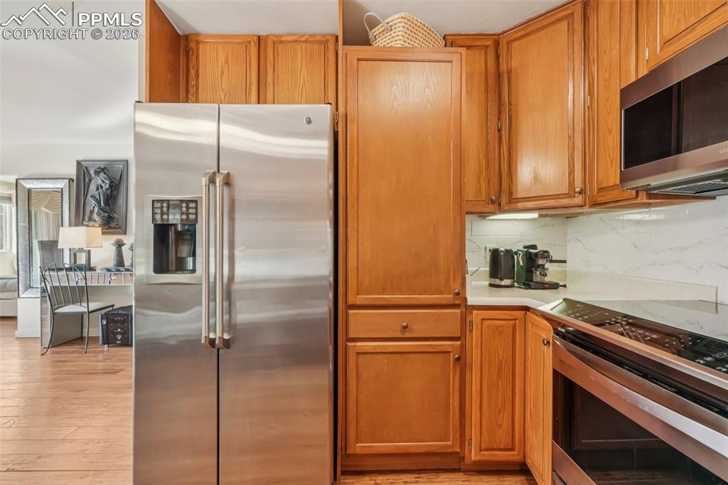 Image 15 of 44: Kitchen