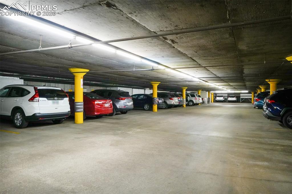 Image 40 of 44: Garage