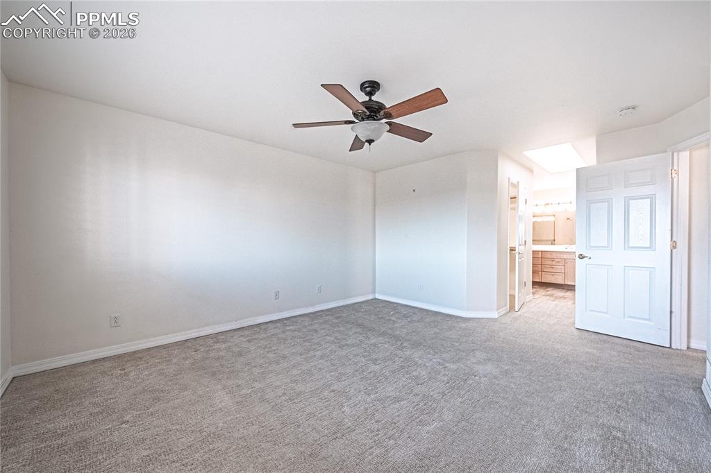 Image 10 of 33: Primary bed...