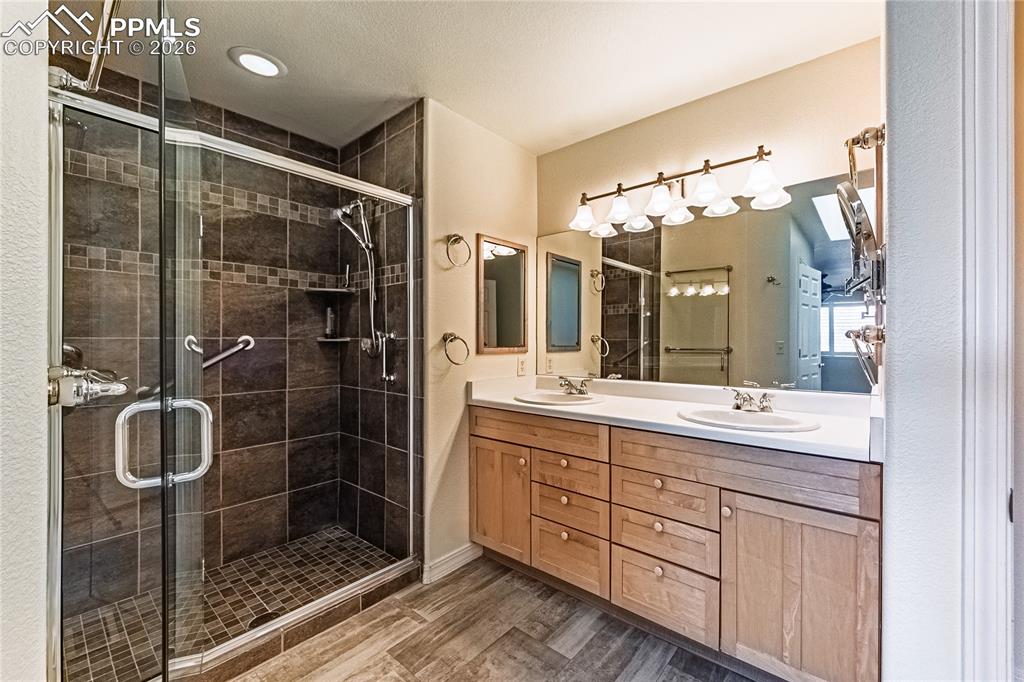 Image 12 of 33: Primary bath...