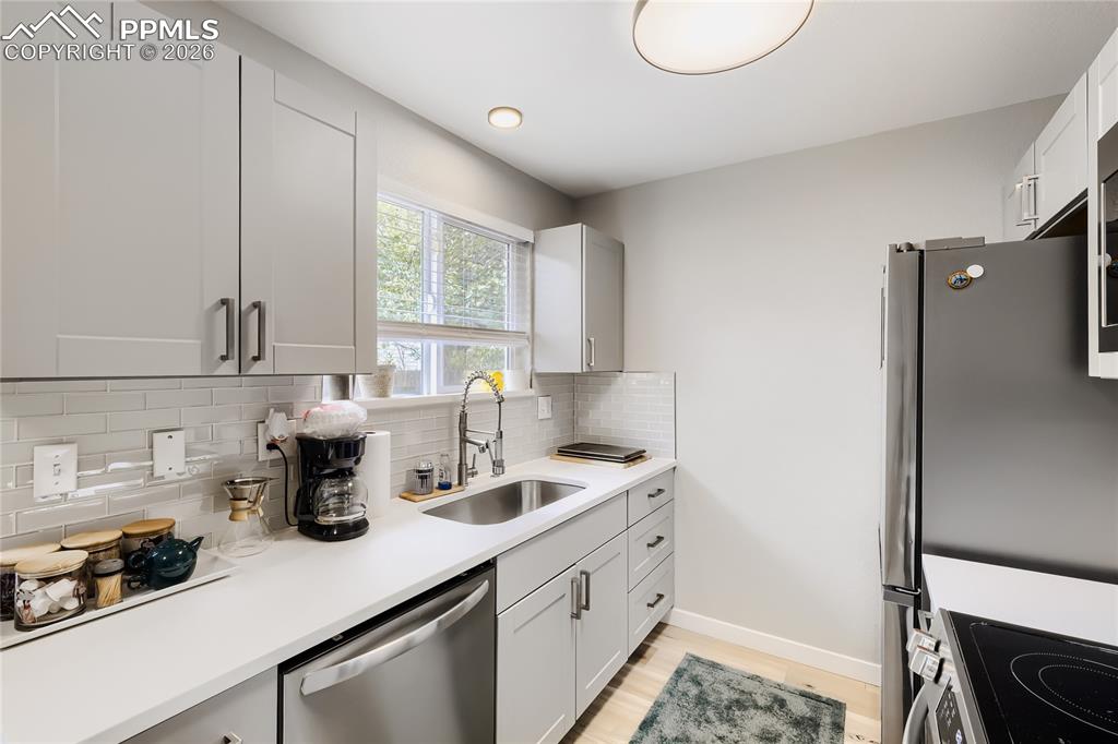 Image 11 of 31: Kitchen