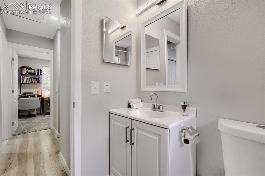 Image 18 of 31: Bathroom