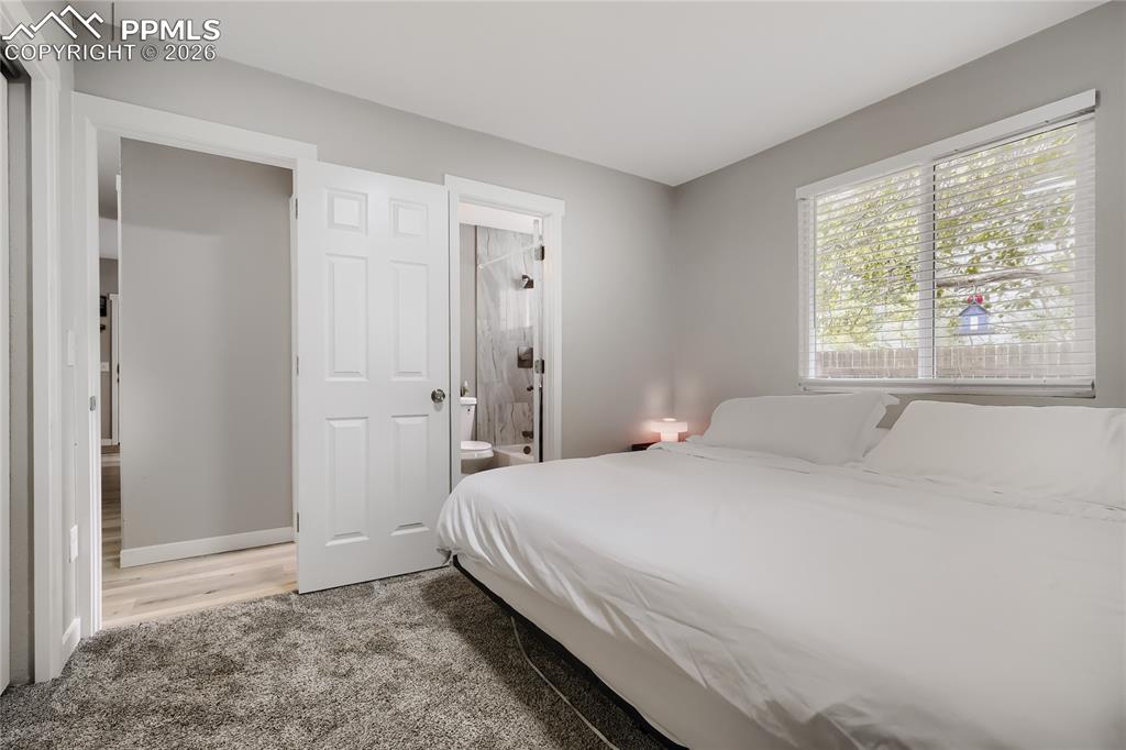 Image 19 of 31: Bedroom