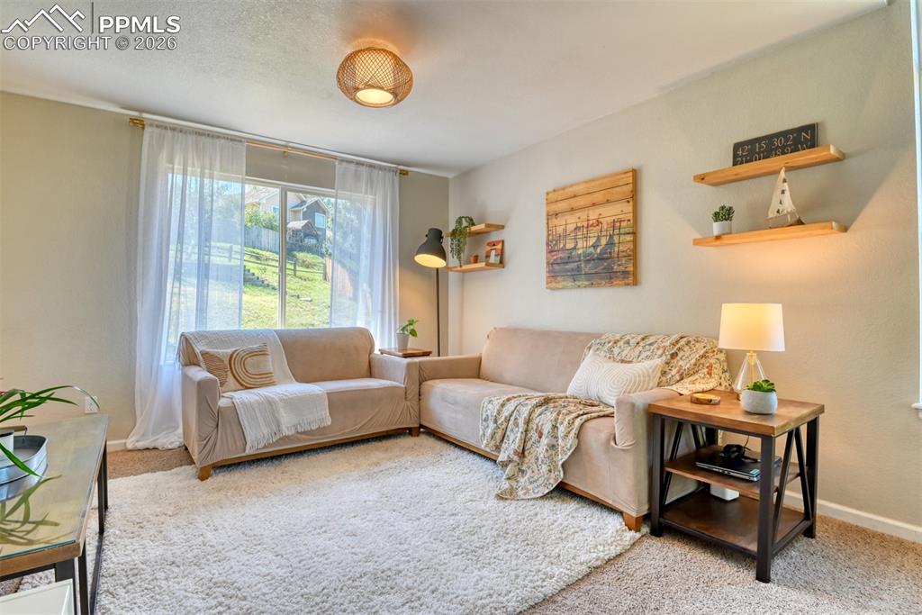 Image 10 of 50: Living Room