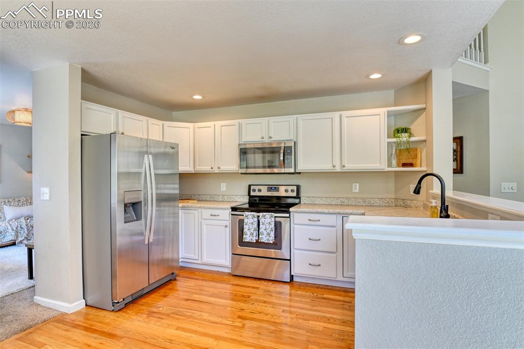 Image 15 of 50: Kitchen