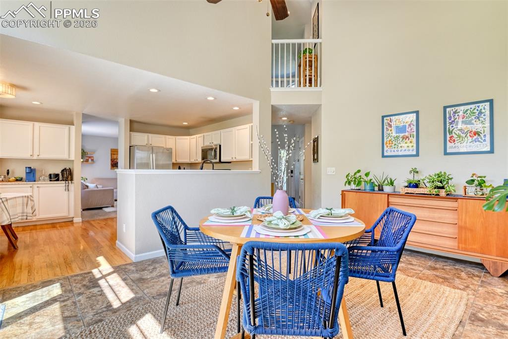 Image 19 of 50: Dining Area