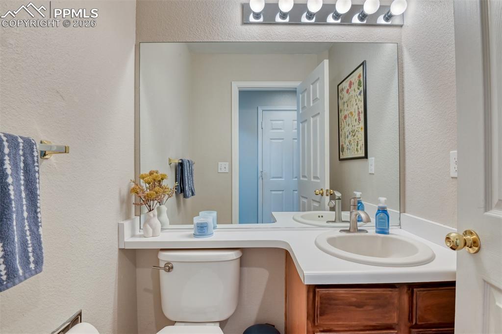 Image 21 of 50: Bathroom