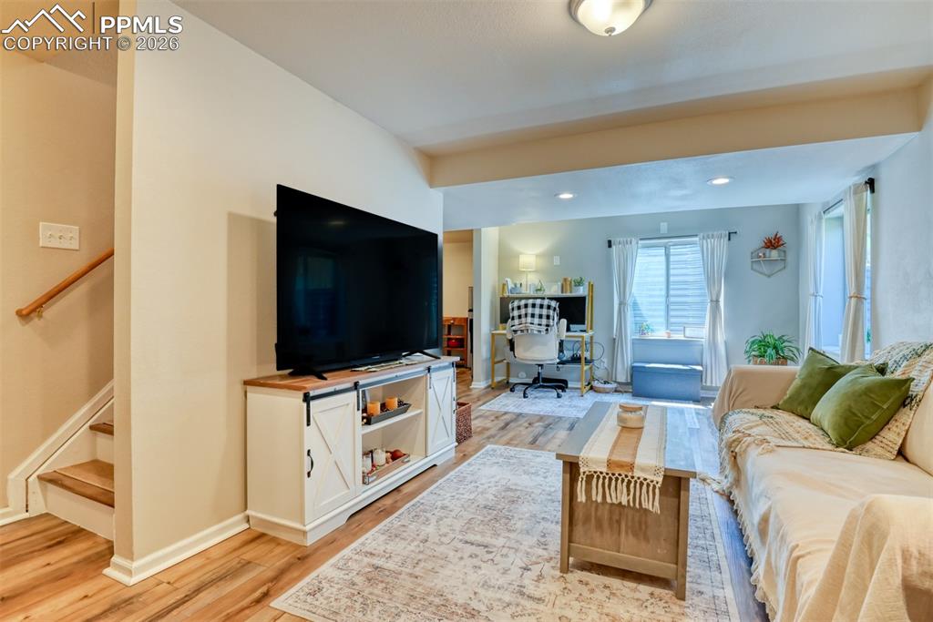 Image 35 of 50: Living Room