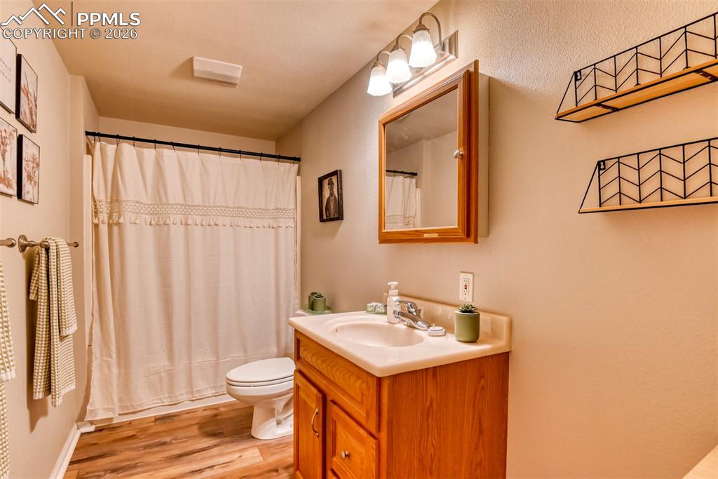 Image 41 of 50: Bathroom