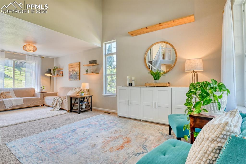 Image 9 of 50: Sitting Room