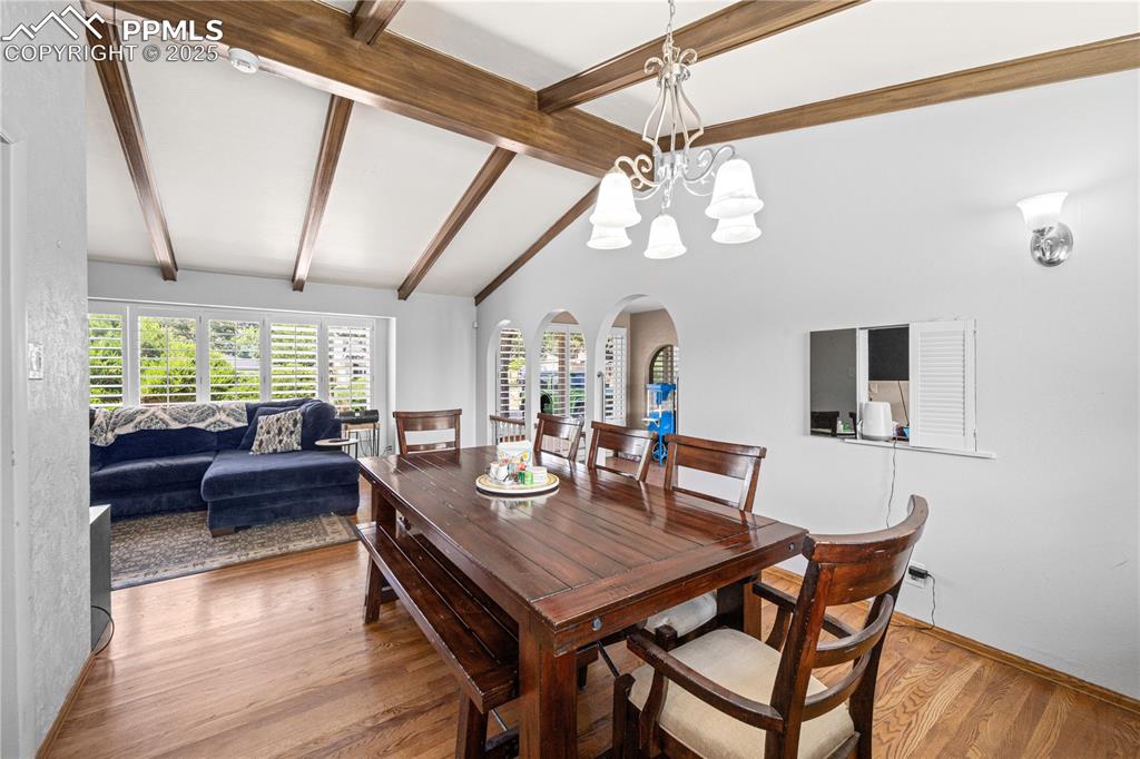 Image 11 of 33: Dining Area