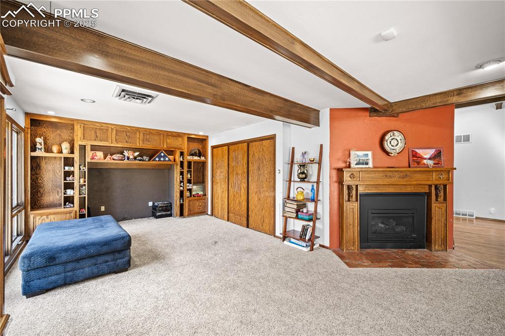 Image 18 of 33: Living Room