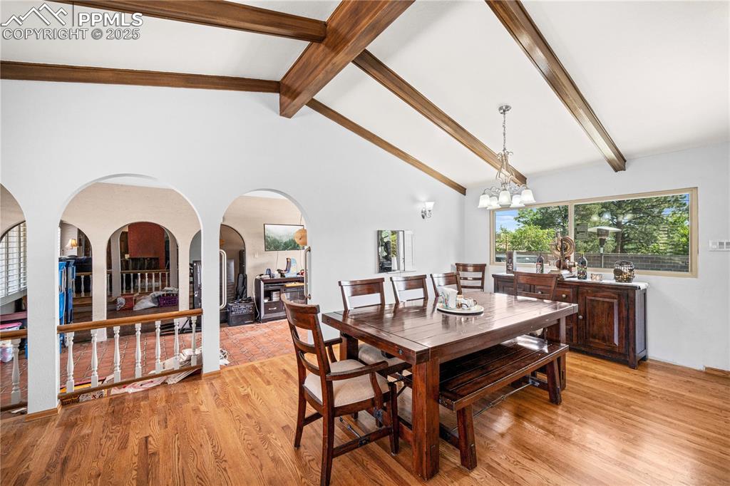 Image 5 of 33: Dining Area
