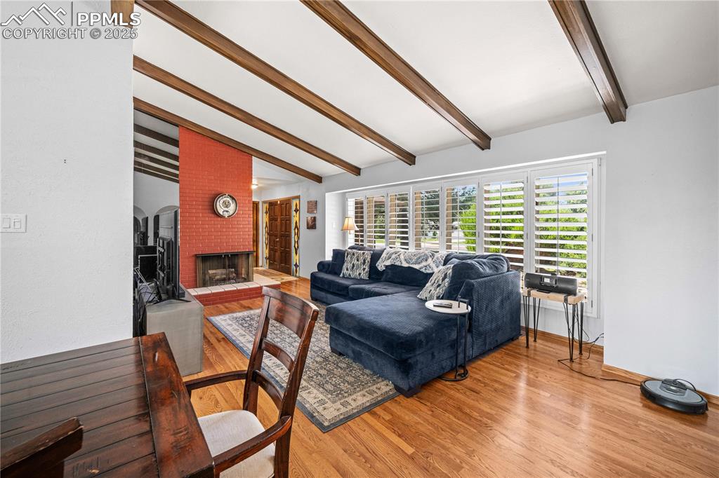 Image 6 of 33: Living Room