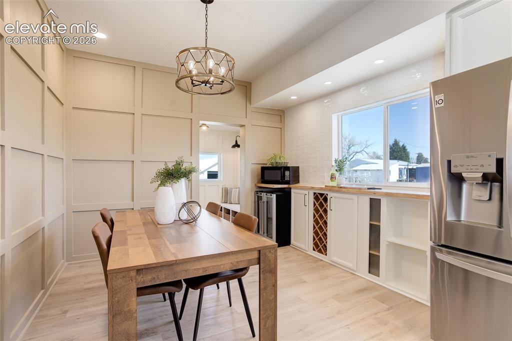 Image 15 of 50: Dining Area