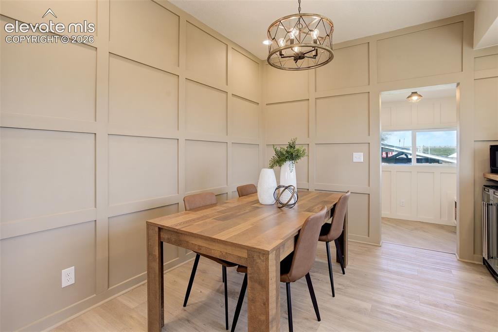 Image 17 of 50: Dining Area