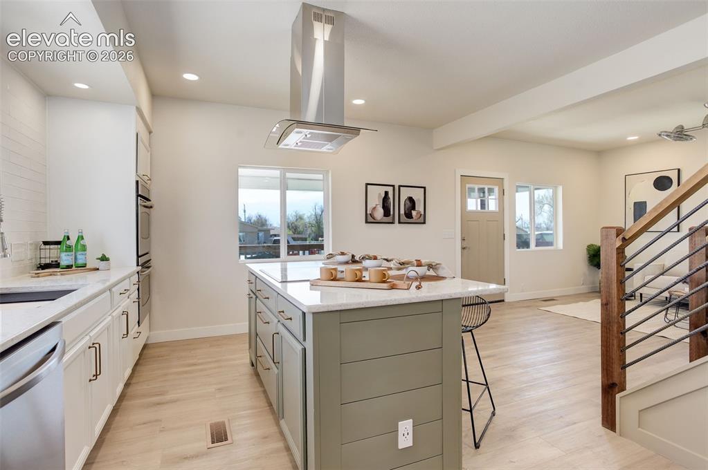 Image 9 of 50: Kitchen