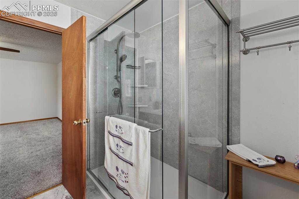 Image 18 of 38: Bathroom